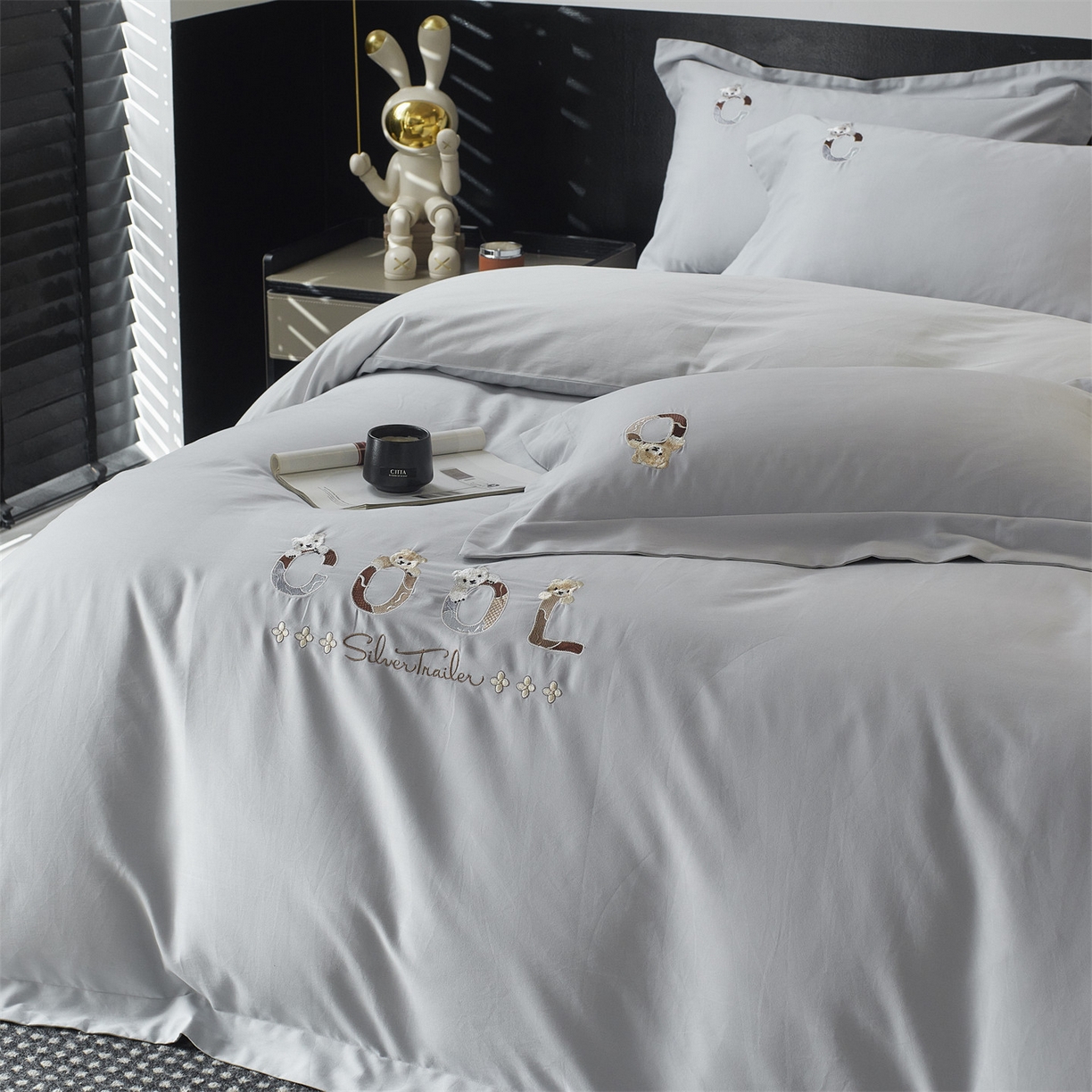 91家纺网 家纺一手货源 找家纺 鼎飞家纺 2025新款全棉磨毛刺绣四件套系列-梵 梵-雅灰