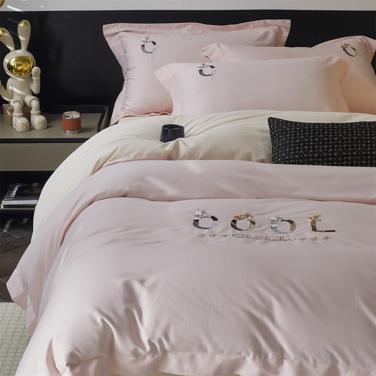 91家纺网 家纺一手货源 找家纺 鼎飞家纺 2025新款全棉磨毛刺绣四件套系列-梵 梵-蕊粉