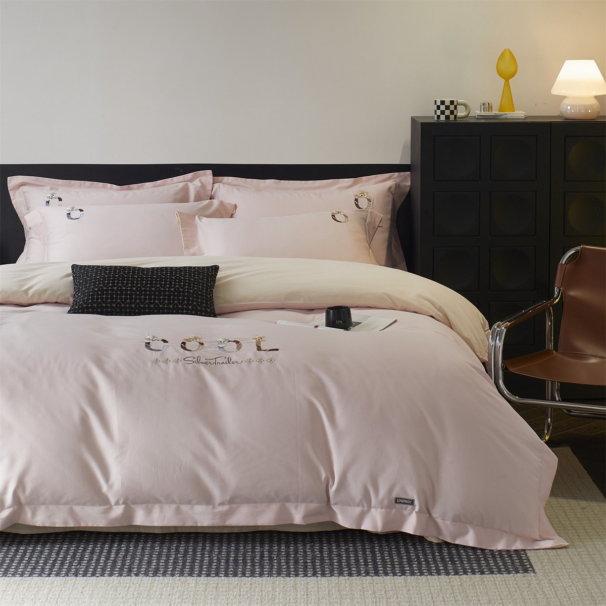 91家纺网 家纺一手货源 找家纺 鼎飞家纺 2025新款全棉磨毛刺绣四件套系列-梵 梵-蕊粉