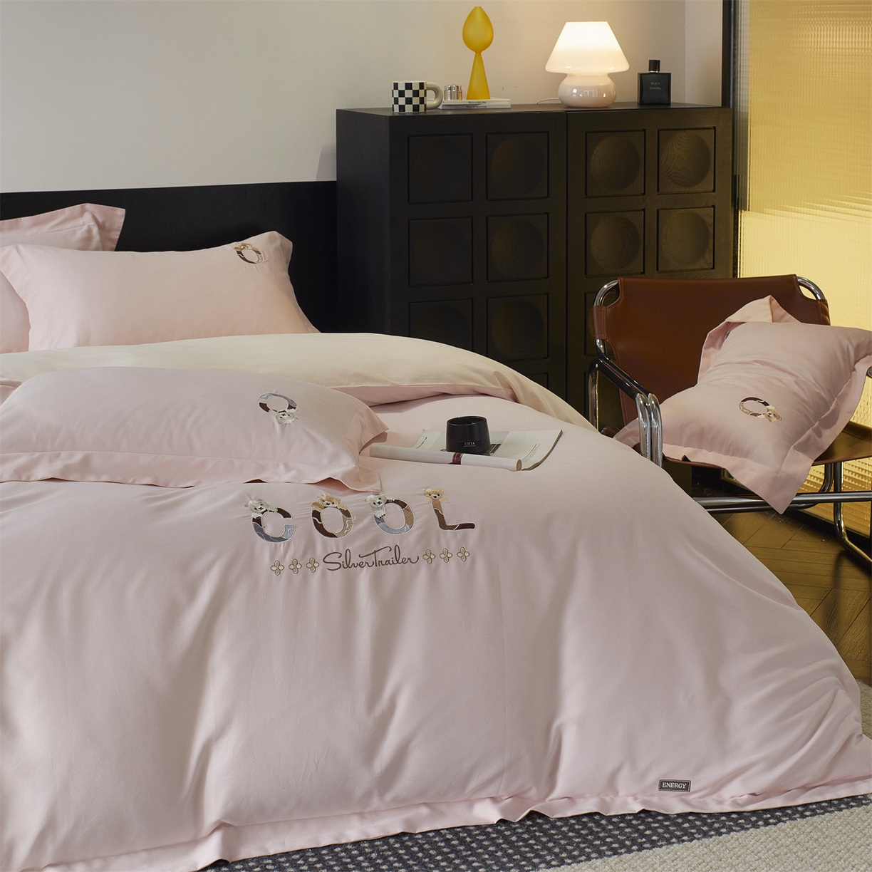 91家纺网 家纺一手货源 找家纺 鼎飞家纺 2025新款全棉磨毛刺绣四件套系列-梵 梵-蕊粉