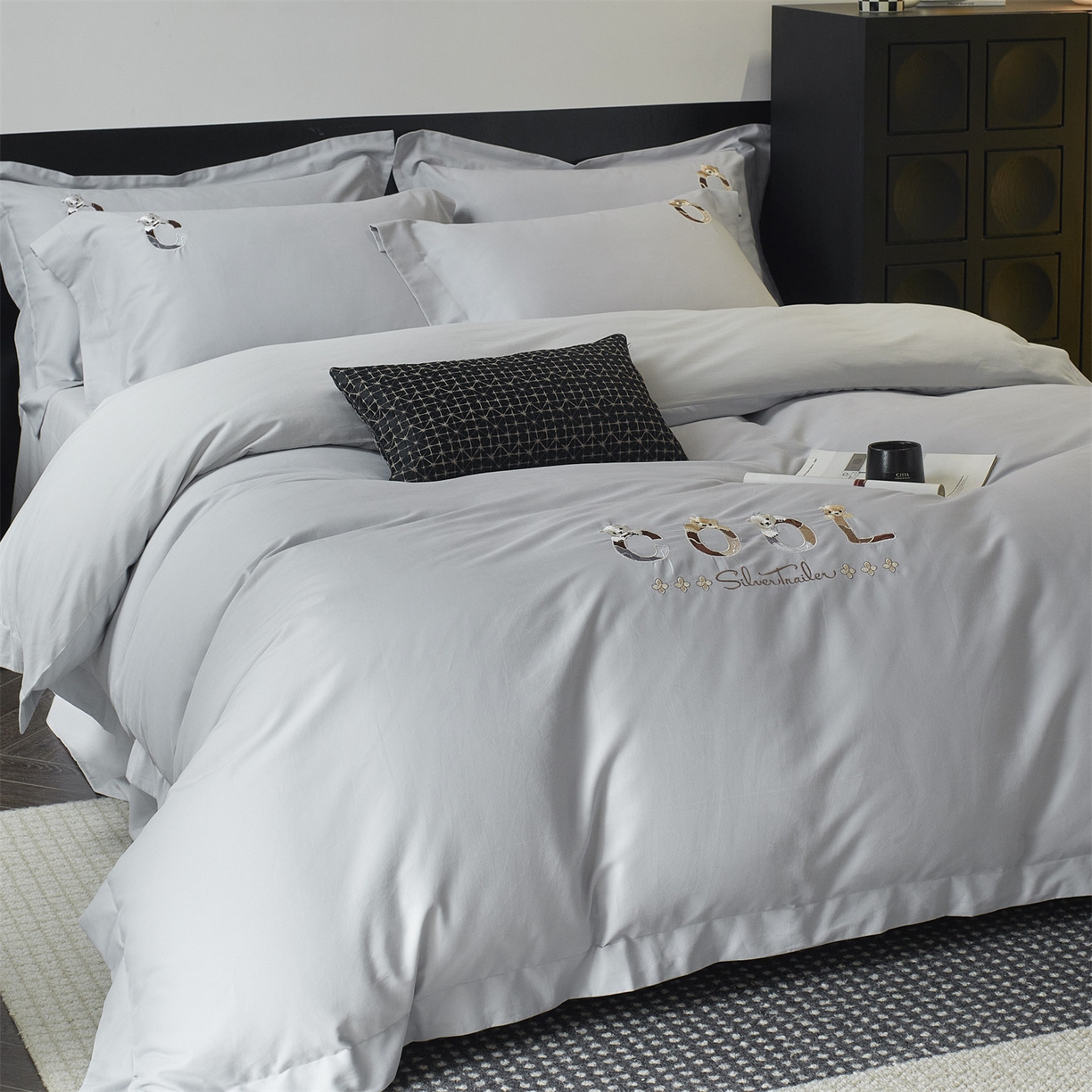 91家纺网 家纺一手货源 找家纺 鼎飞家纺 2025新款全棉磨毛刺绣四件套系列-梵 梵-雅灰