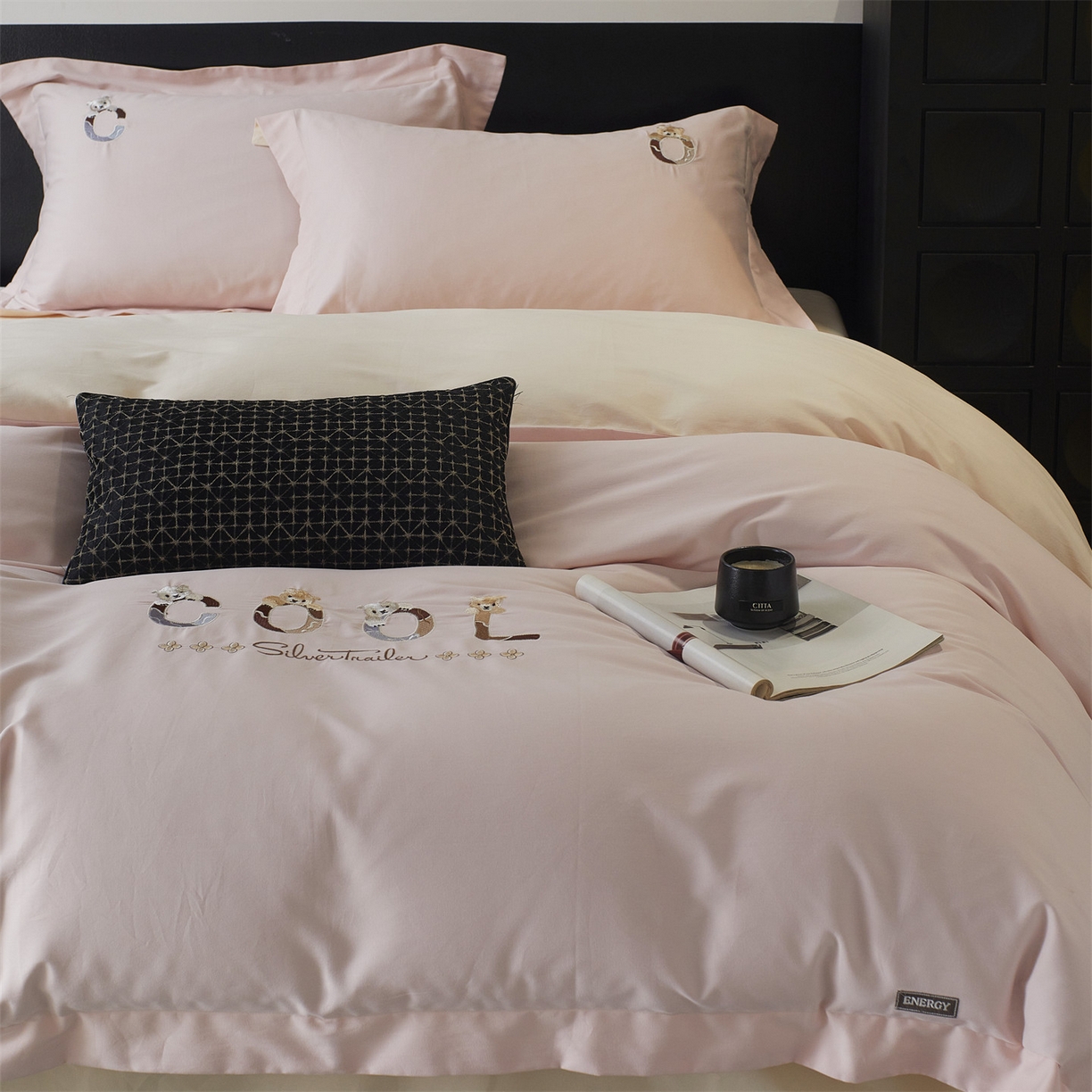 91家纺网 家纺一手货源 找家纺 鼎飞家纺 2025新款全棉磨毛刺绣四件套系列-梵 梵-蕊粉