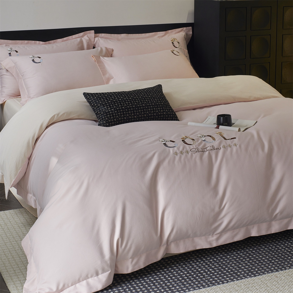 91家纺网 家纺一手货源 找家纺 鼎飞家纺 2025新款全棉磨毛刺绣四件套系列-梵 梵-蕊粉