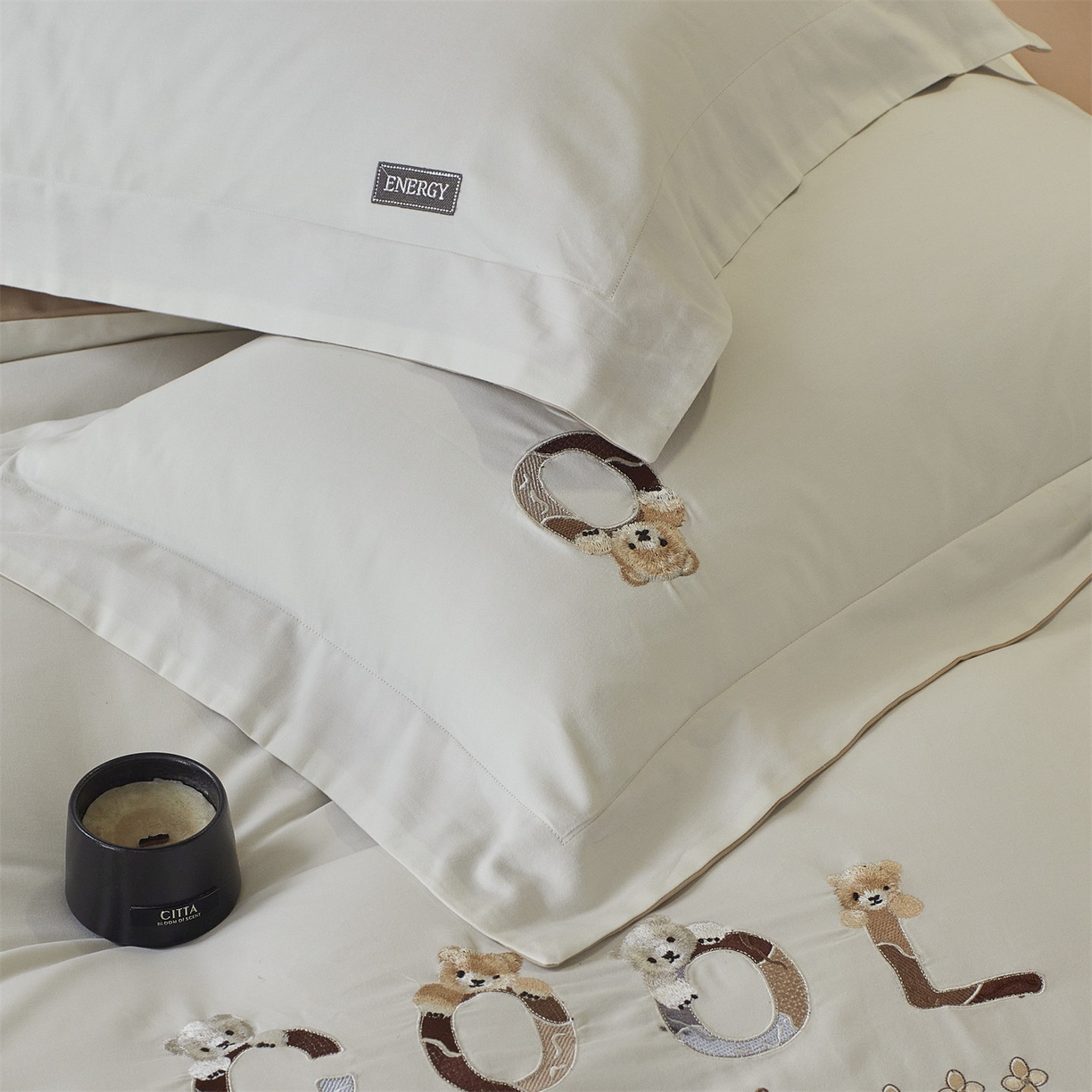 91家纺网 家纺一手货源 找家纺 鼎飞家纺 2025新款全棉磨毛刺绣四件套系列-梵 梵-奶油白