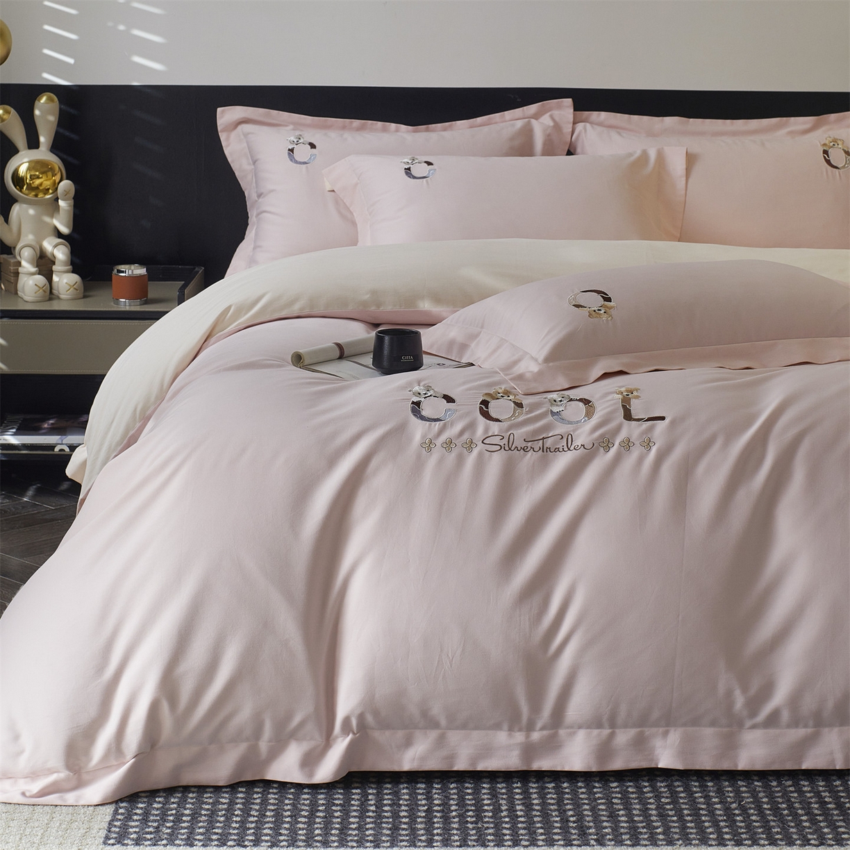 91家纺网 家纺一手货源 找家纺 鼎飞家纺 2025新款全棉磨毛刺绣四件套系列-梵 梵-蕊粉