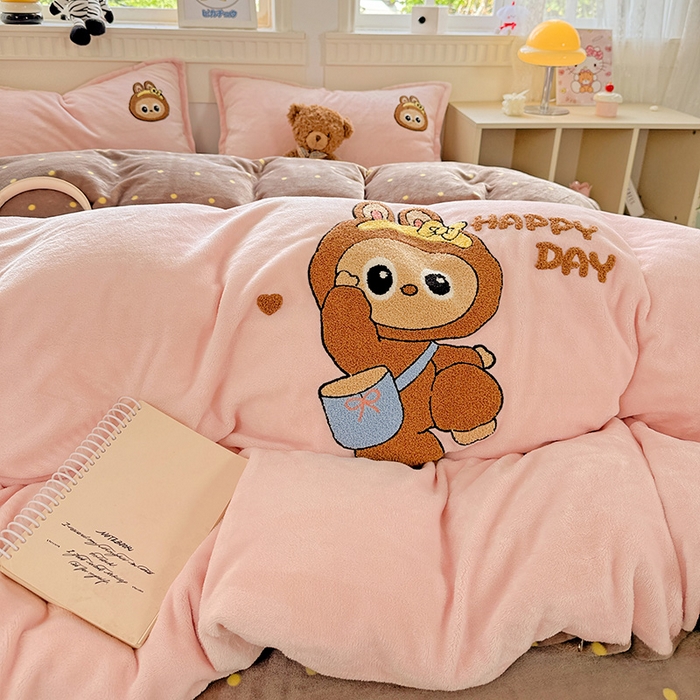 91家纺网 家纺一手货源 找家纺 KT猫直营店 2025新款高克重大毛巾绣牛奶绒卡通四件套 爱心布布