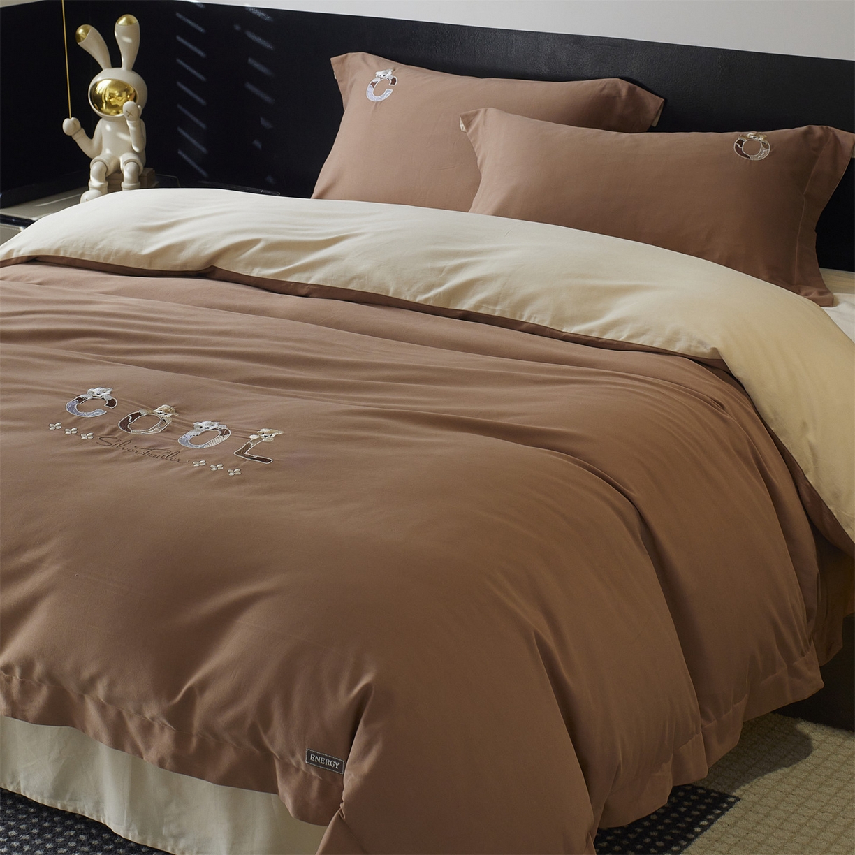 91家纺网 家纺一手货源 找家纺 鼎飞家纺 2025新款全棉磨毛刺绣四件套系列-梵 梵-卡布基诺