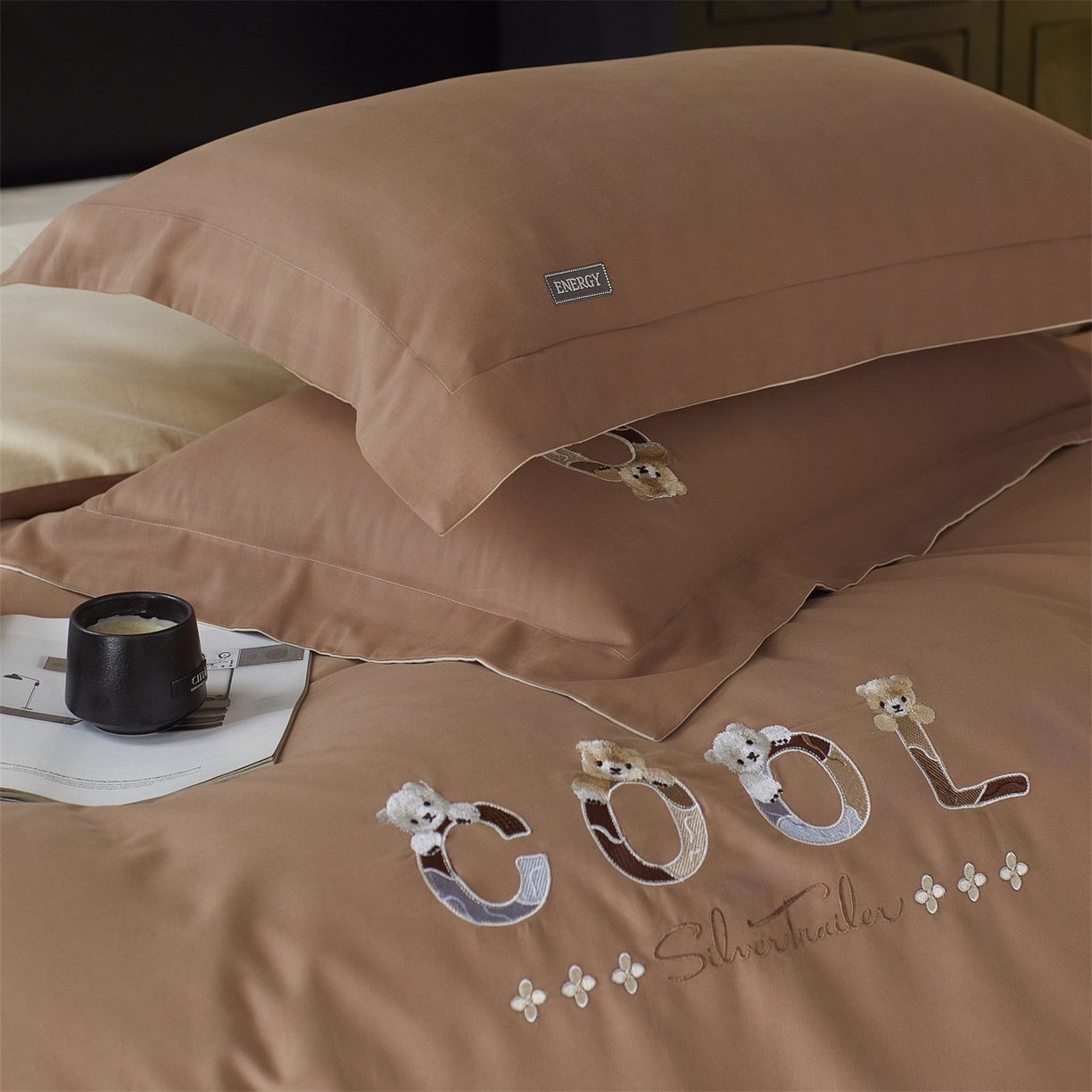 91家纺网 家纺一手货源 找家纺 鼎飞家纺 2025新款全棉磨毛刺绣四件套系列-梵 梵-卡布基诺