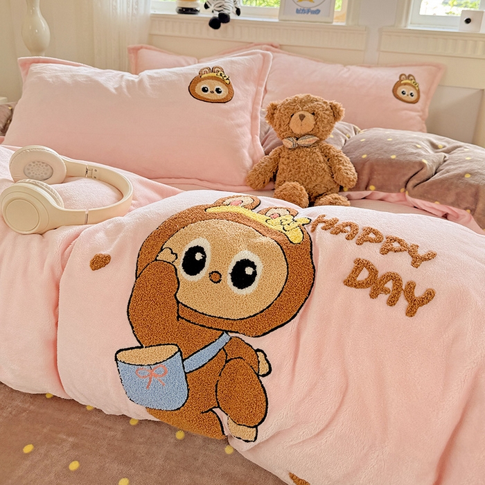 91家纺网 家纺一手货源 找家纺 KT猫直营店 2025新款高克重大毛巾绣牛奶绒卡通四件套 爱心布布