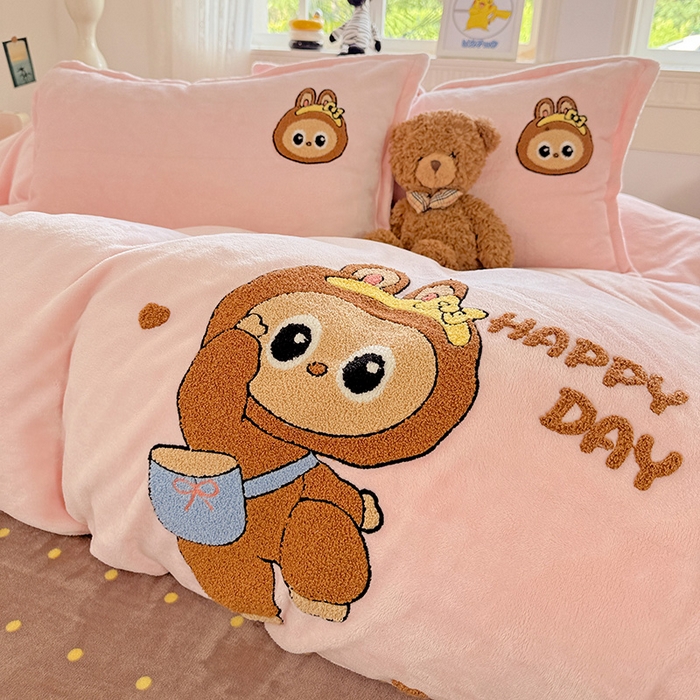 91家纺网 家纺一手货源 找家纺 KT猫直营店 2025新款高克重大毛巾绣牛奶绒卡通四件套 爱心布布