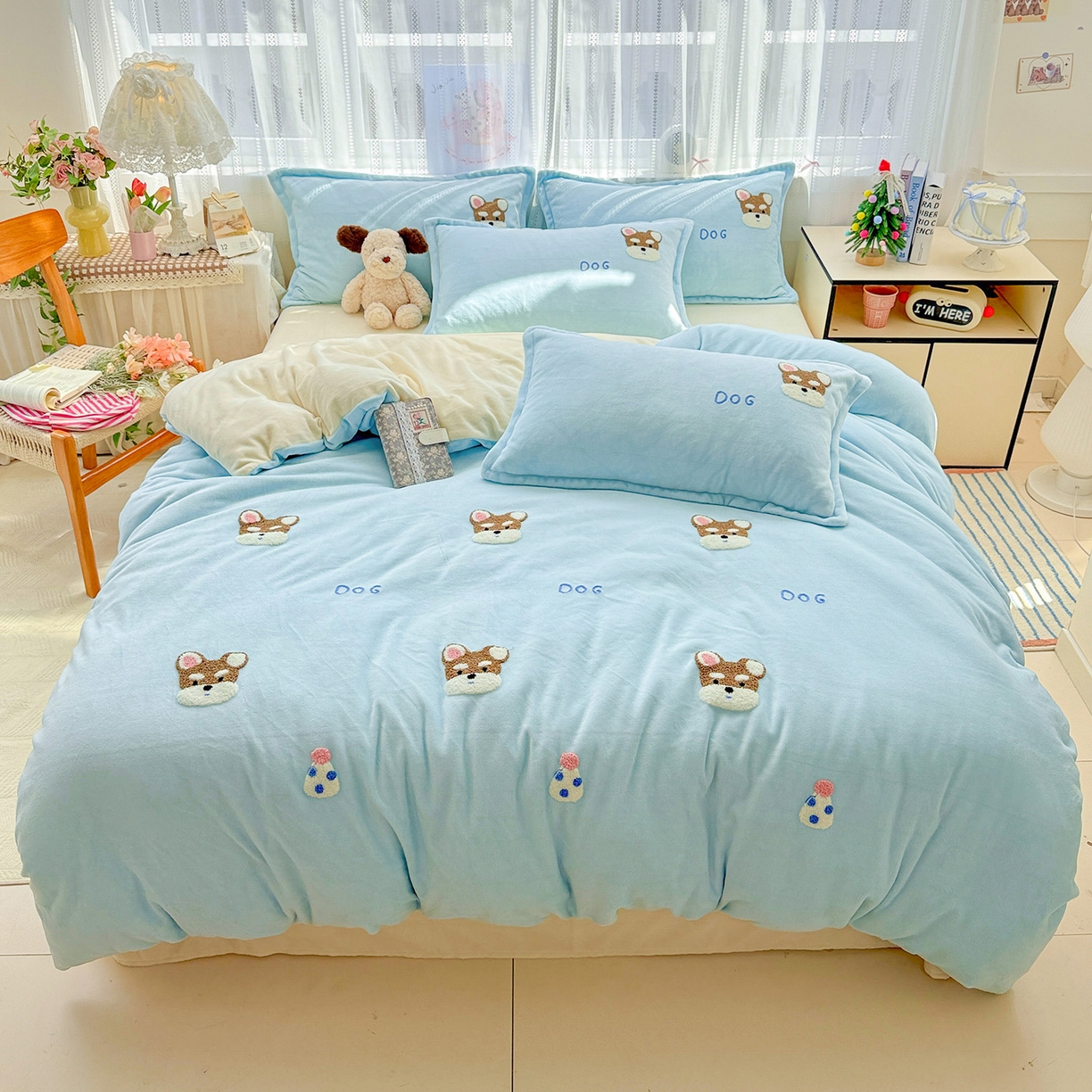 91家纺网 家纺一手货源 找家纺 KT猫直营店 2025新款高克重大版毛巾绣牛奶绒卡通四件套 博士小狗