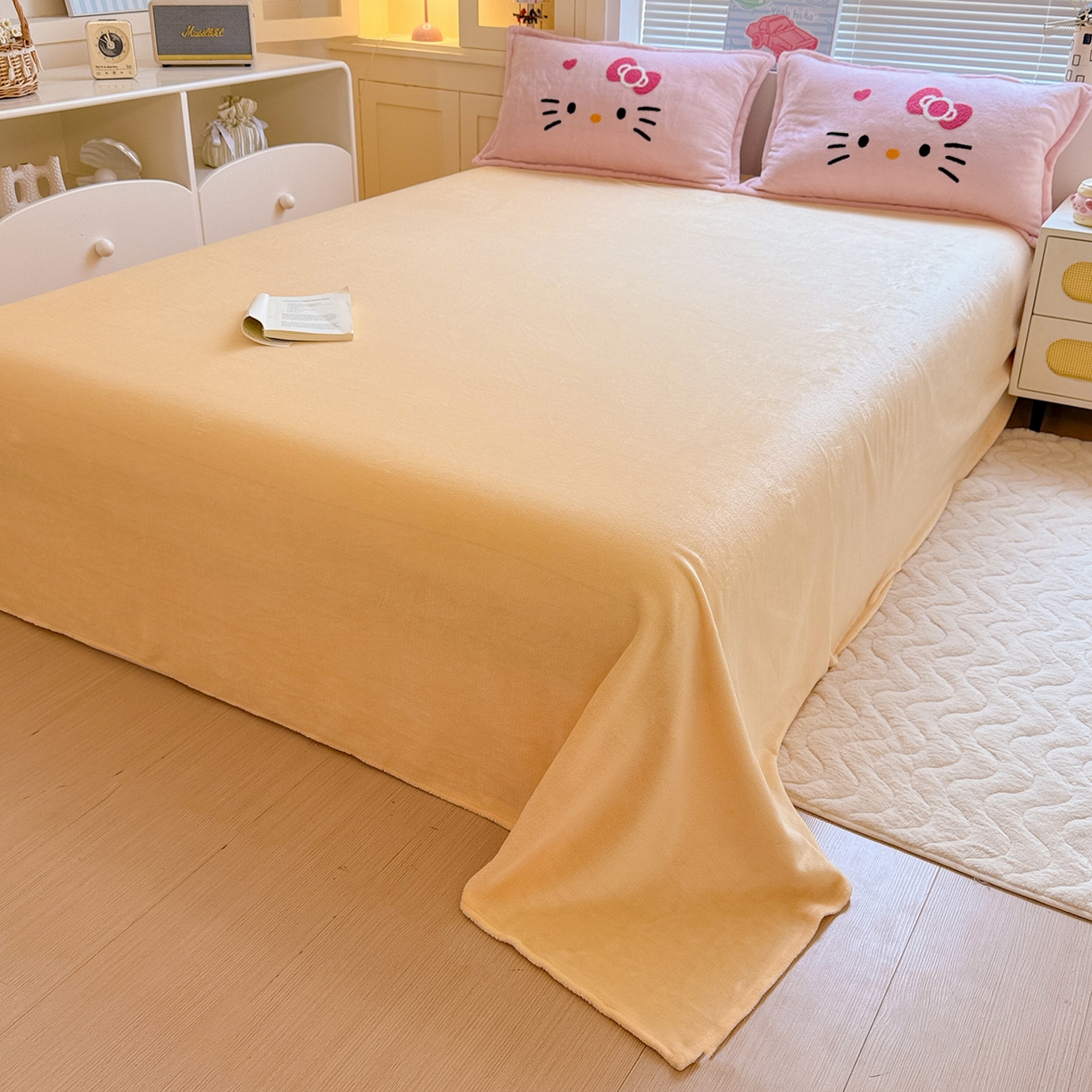 91家纺网 家纺一手货源 找家纺 KT猫直营店 2025新款高克重大版毛巾绣牛奶绒卡通四件套 粉粉猫