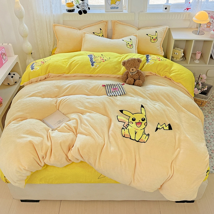 91家纺网 家纺一手货源 找家纺 KT猫直营店 2025新款高克重大毛巾绣牛奶绒卡通四件套 精灵皮卡