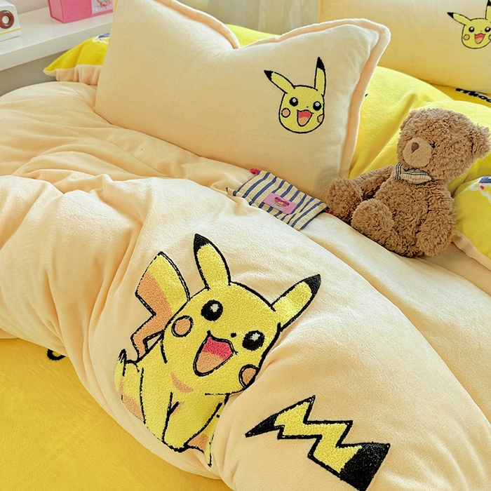 91家纺网 家纺一手货源 找家纺 KT猫直营店 2025新款高克重大毛巾绣牛奶绒卡通四件套 精灵皮卡