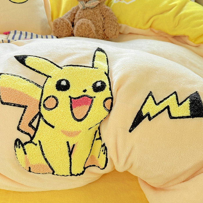 91家纺网 家纺一手货源 找家纺 KT猫直营店 2025新款高克重大毛巾绣牛奶绒卡通四件套 精灵皮卡