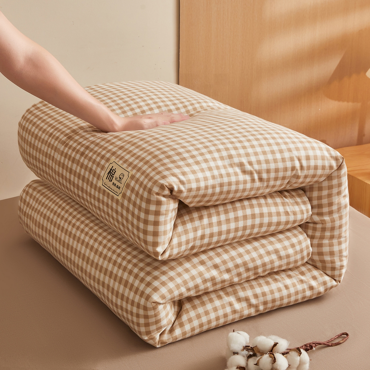 91家纺网 家纺一手货源 找家纺 逸居家纺  2025新款A类可拆洗水洗棉棉花被冬被 咖小格