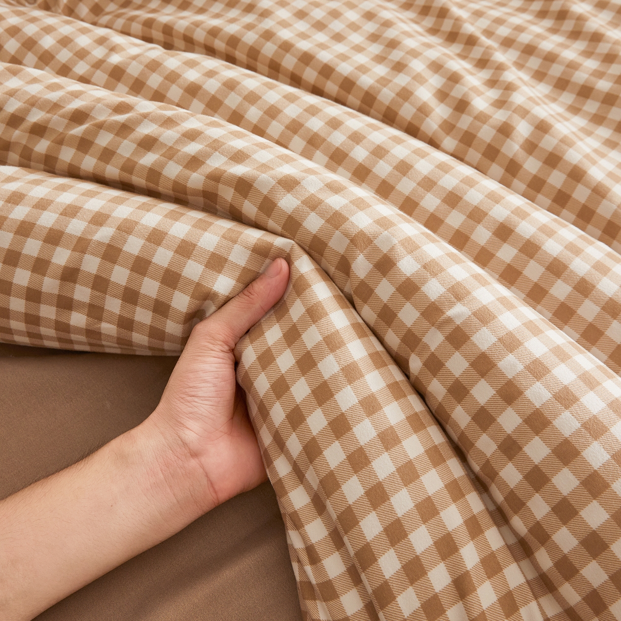 91家纺网 家纺一手货源 找家纺 逸居家纺  2025新款A类可拆洗水洗棉棉花被冬被 咖小格