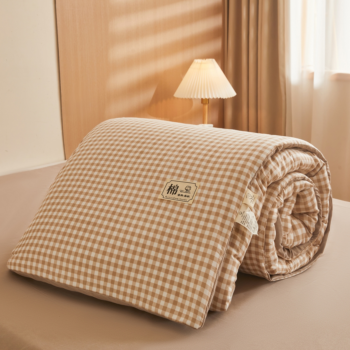 91家纺网 家纺一手货源 找家纺 逸居家纺  2025新款A类可拆洗水洗棉棉花被冬被 咖小格