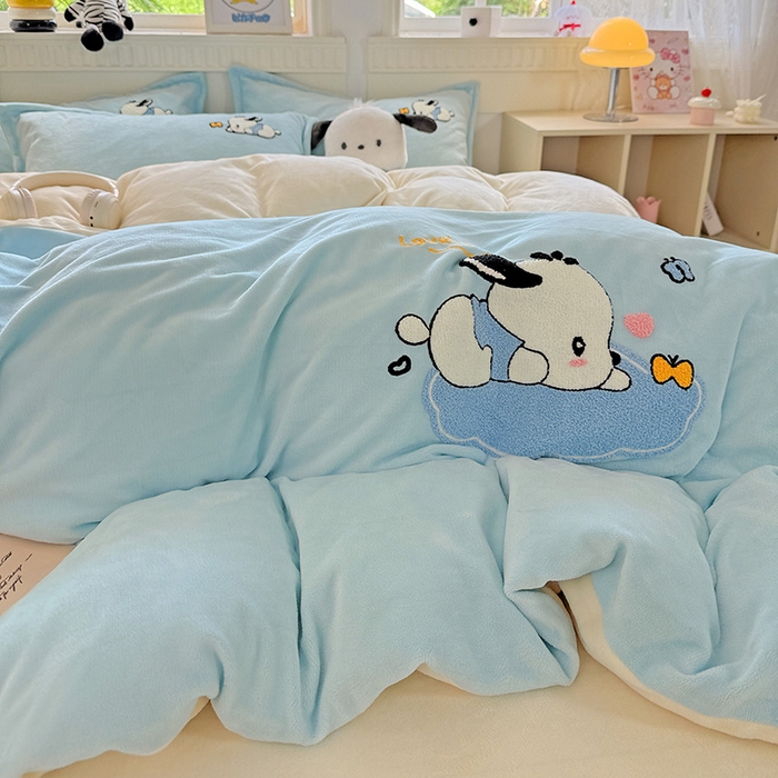 91家纺网 家纺一手货源 找家纺 KT猫直营店 2025新款高克重大毛巾绣牛奶绒卡通四件套 快乐小狗