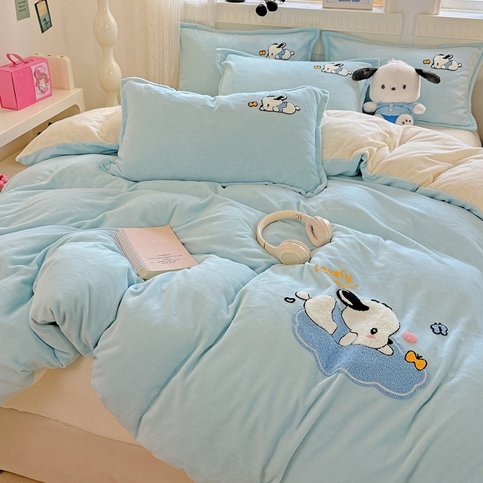 91家纺网 家纺一手货源 找家纺 KT猫直营店 2025新款高克重大毛巾绣牛奶绒卡通四件套 快乐小狗