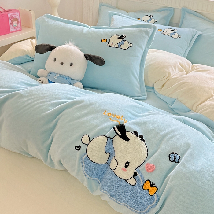 91家纺网 家纺一手货源 找家纺 KT猫直营店 2025新款高克重大毛巾绣牛奶绒卡通四件套 快乐小狗