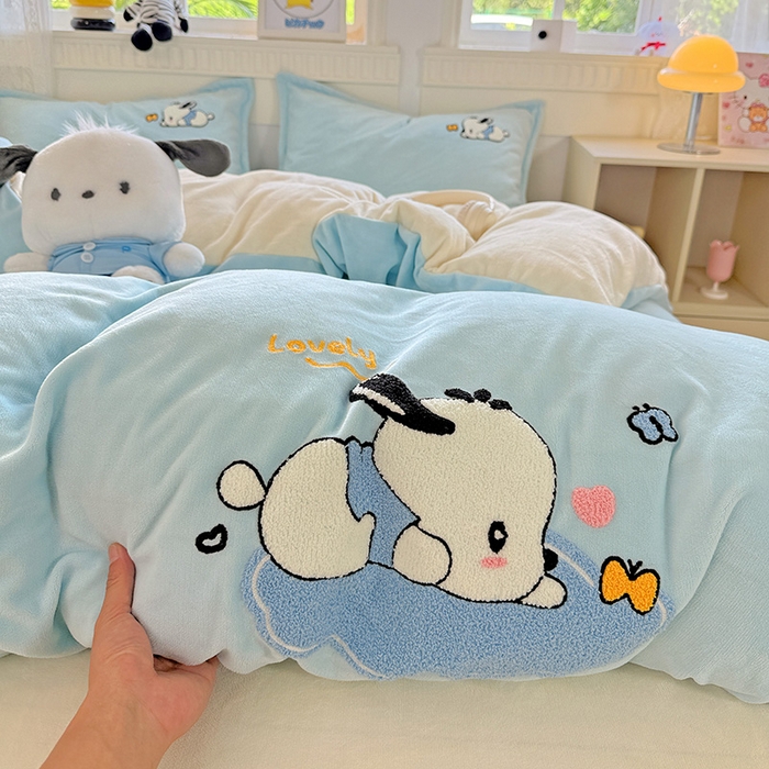 91家纺网 家纺一手货源 找家纺 KT猫直营店 2025新款高克重大毛巾绣牛奶绒卡通四件套 快乐小狗