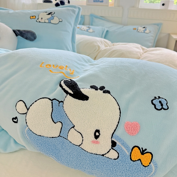 91家纺网 家纺一手货源 找家纺 KT猫直营店 2025新款高克重大毛巾绣牛奶绒卡通四件套 快乐小狗