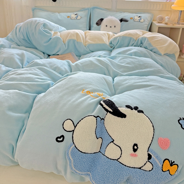 91家纺网 家纺一手货源 找家纺 KT猫直营店 2025新款高克重大毛巾绣牛奶绒卡通四件套 快乐小狗