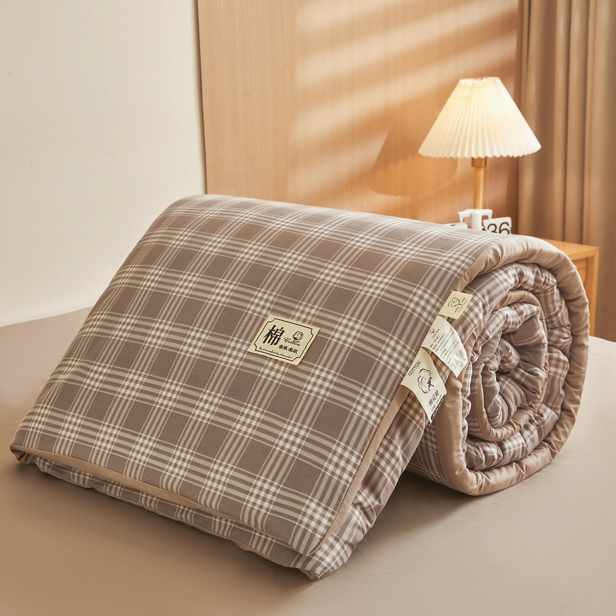 91家纺网 家纺一手货源 找家纺 逸居家纺  2025新款A类可拆洗水洗棉棉花被冬被 深咖格