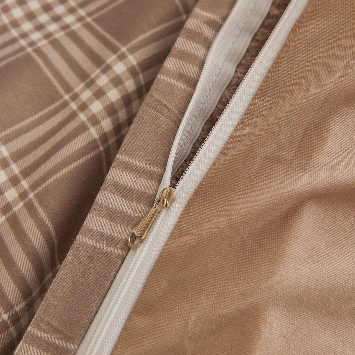 91家纺网 家纺一手货源 找家纺 逸居家纺  2025新款A类可拆洗水洗棉棉花被冬被 深咖格