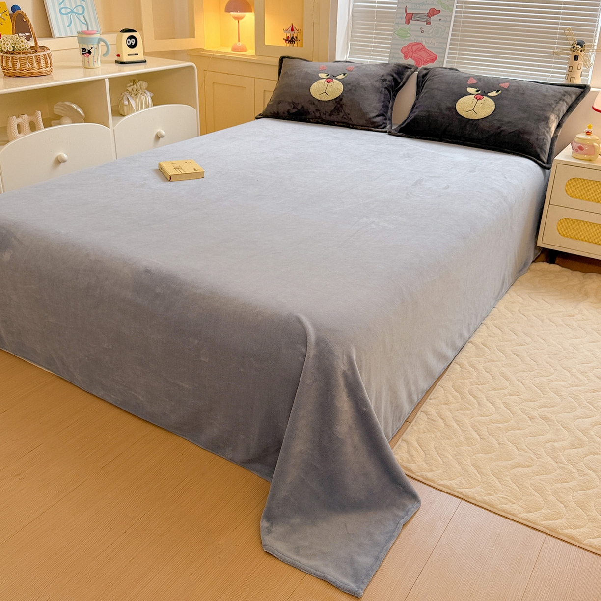 91家纺网 家纺一手货源 找家纺 KT猫直营店 2025新款高克重大版毛巾绣牛奶绒卡通四件套 怒喵大王