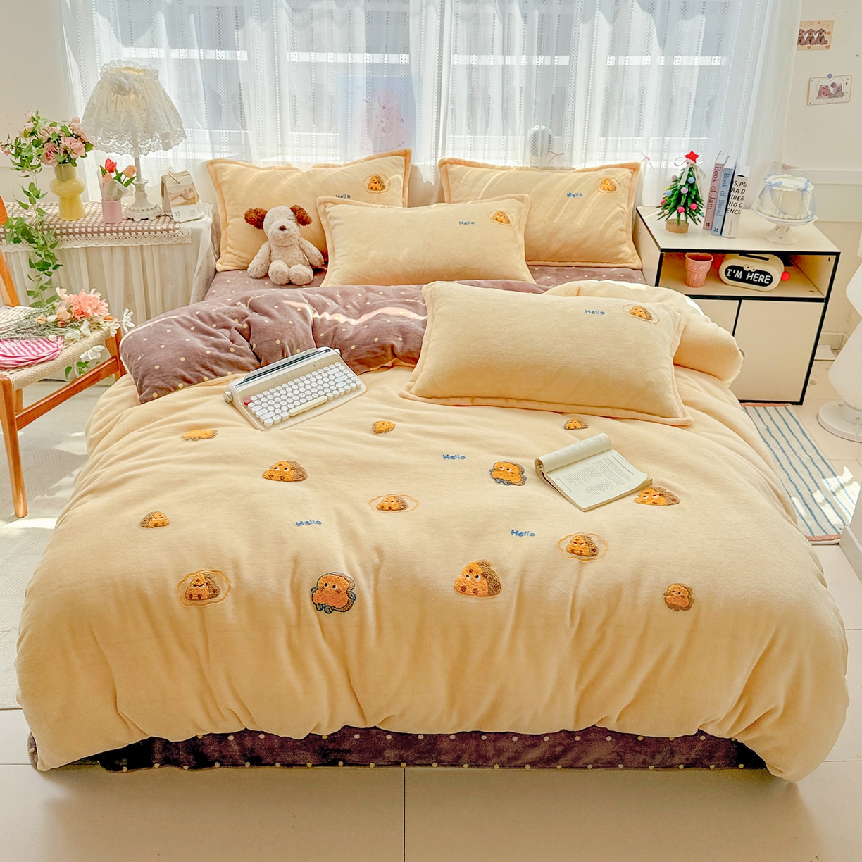 91家纺网 家纺一手货源 找家纺 KT猫直营店 2025新款高克重大版毛巾绣牛奶绒卡通四件套 芝士面包仔