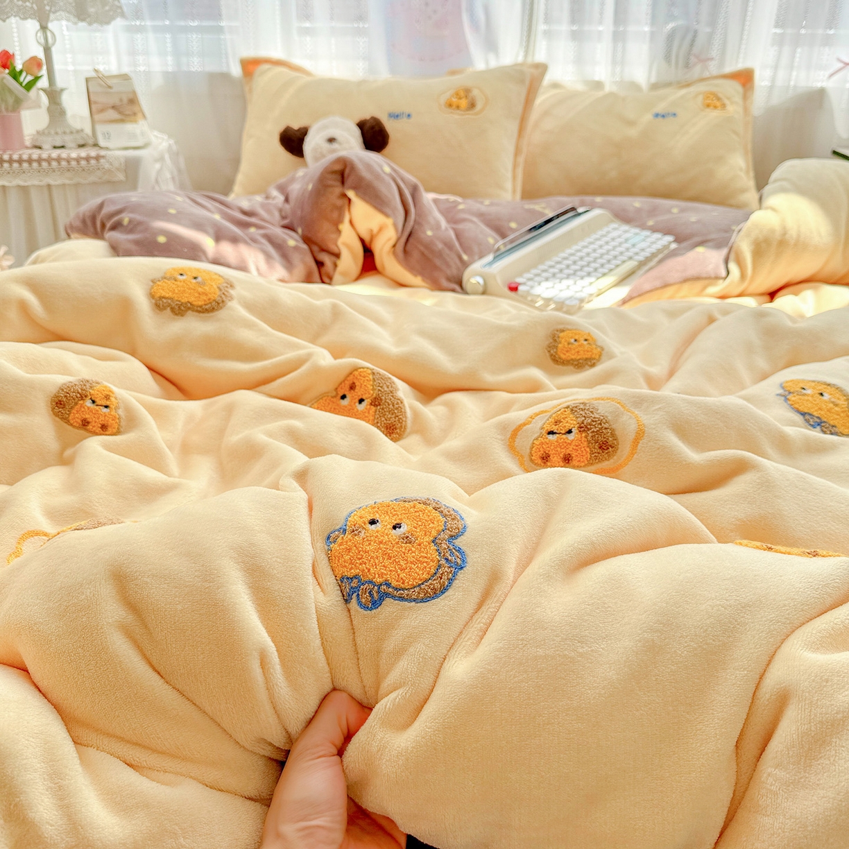 91家纺网 家纺一手货源 找家纺 KT猫直营店 2025新款高克重大版毛巾绣牛奶绒卡通四件套 芝士面包仔