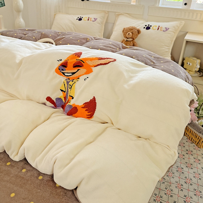 91家纺网 家纺一手货源 找家纺 KT猫直营店 2025新款高克重大毛巾绣牛奶绒卡通四件套 笑笑狐