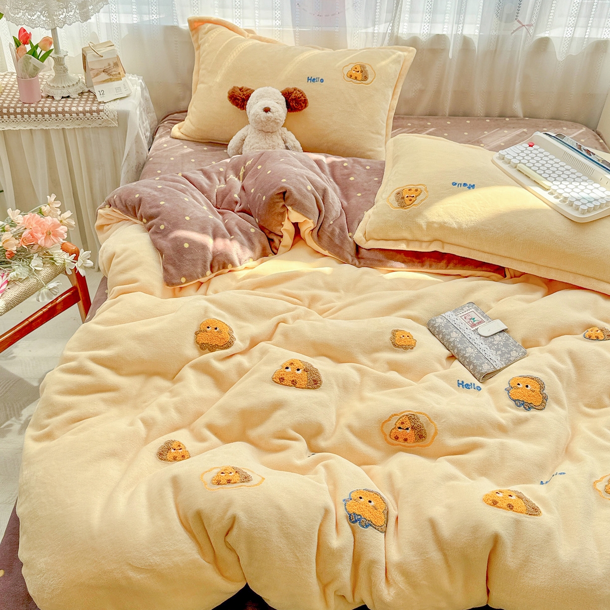 91家纺网 家纺一手货源 找家纺 KT猫直营店 2025新款高克重大版毛巾绣牛奶绒卡通四件套 芝士面包仔