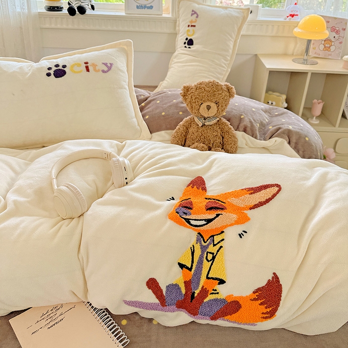 91家纺网 家纺一手货源 找家纺 KT猫直营店 2025新款高克重大毛巾绣牛奶绒卡通四件套 笑笑狐