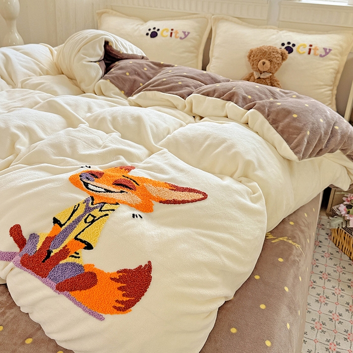 91家纺网 家纺一手货源 找家纺 KT猫直营店 2025新款高克重大毛巾绣牛奶绒卡通四件套 笑笑狐