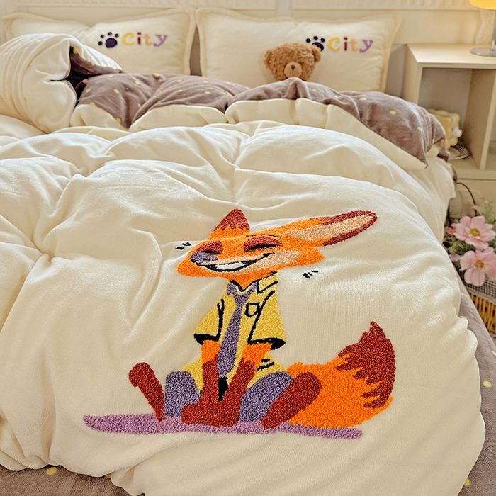 91家纺网 家纺一手货源 找家纺 KT猫直营店 2025新款高克重大毛巾绣牛奶绒卡通四件套 笑笑狐