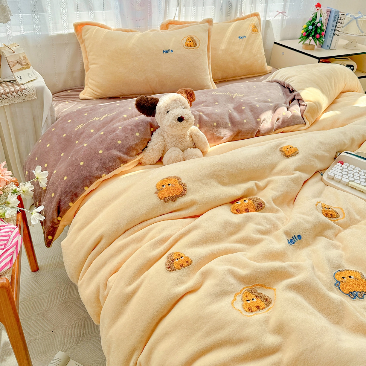 91家纺网 家纺一手货源 找家纺 KT猫直营店 2025新款高克重大版毛巾绣牛奶绒卡通四件套 芝士面包仔