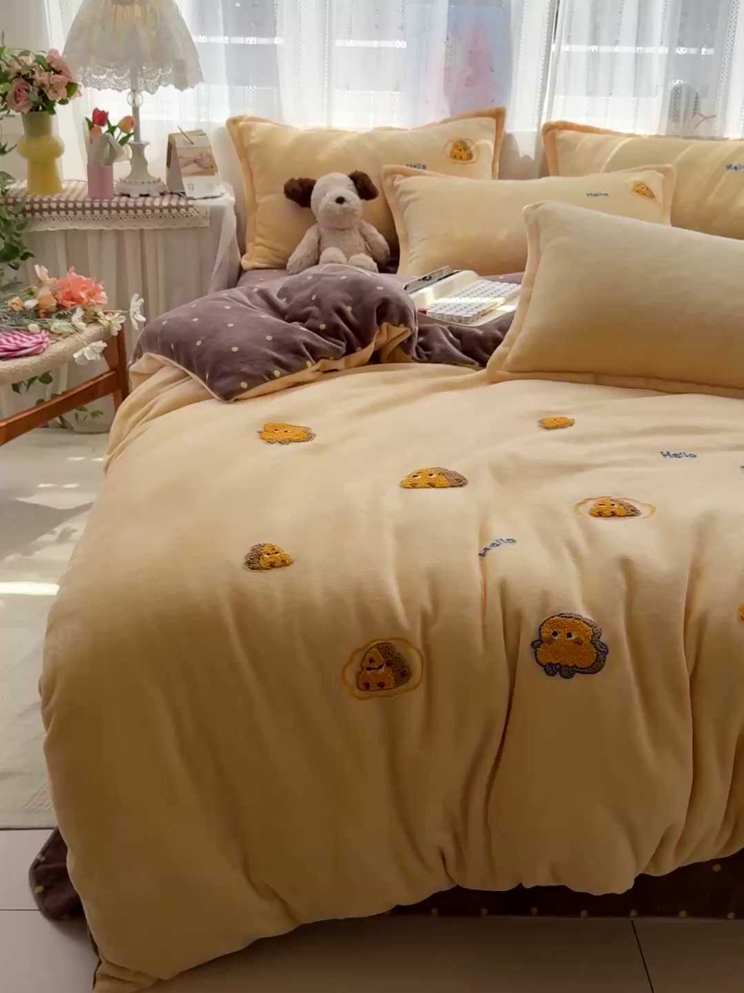 91家纺网 家纺一手货源 找家纺 KT猫直营店 2025新款高克重大版毛巾绣牛奶绒卡通四件套 芝士面包仔