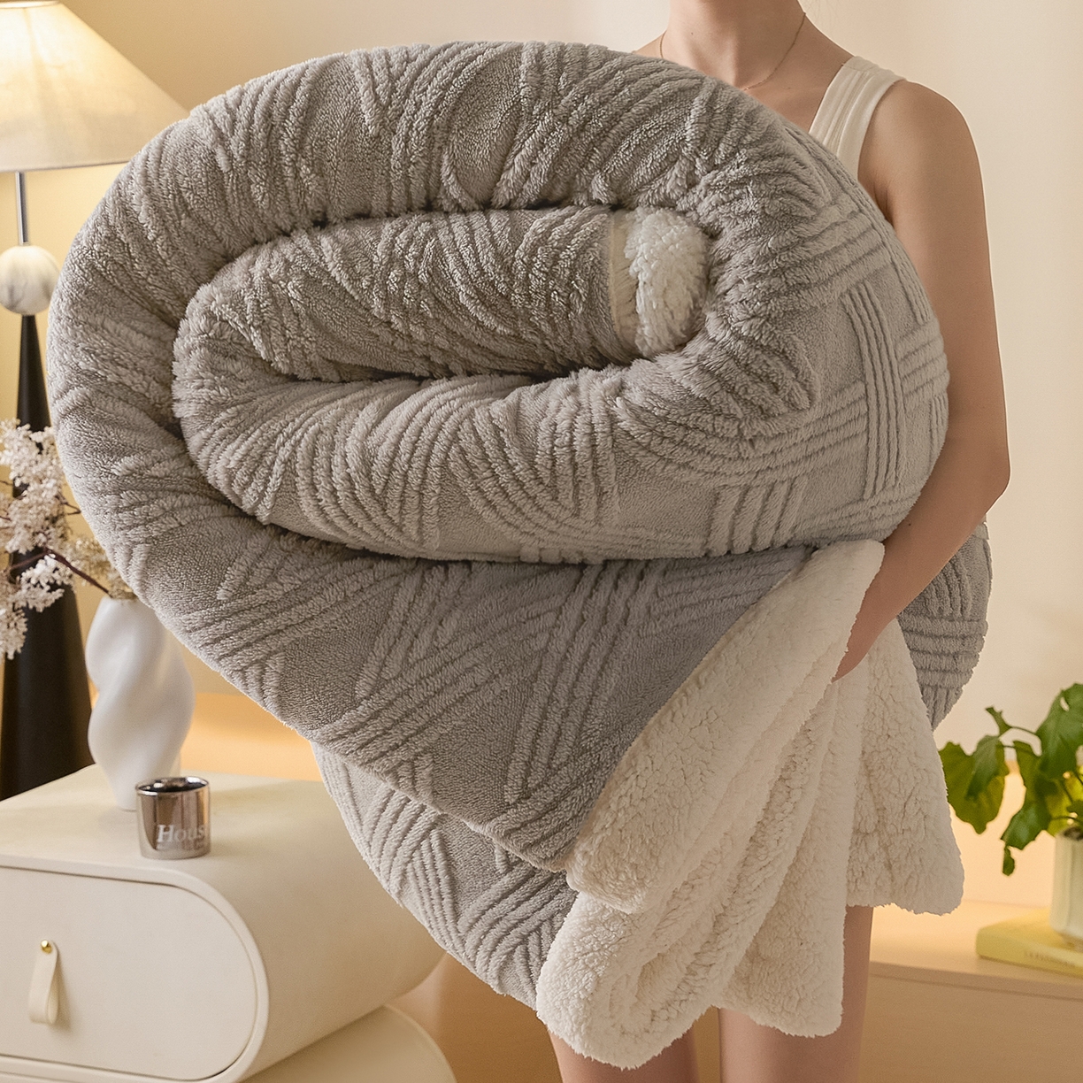 91家纺网 家纺一手货源 找家纺 欧邦 2025新款提花塔芙绒羊羔绒毛毯-素简系列 素简-浅灰