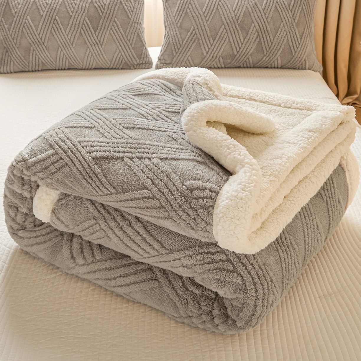 91家纺网 家纺一手货源 找家纺 欧邦 2025新款提花塔芙绒羊羔绒毛毯-素简系列 素简-浅灰