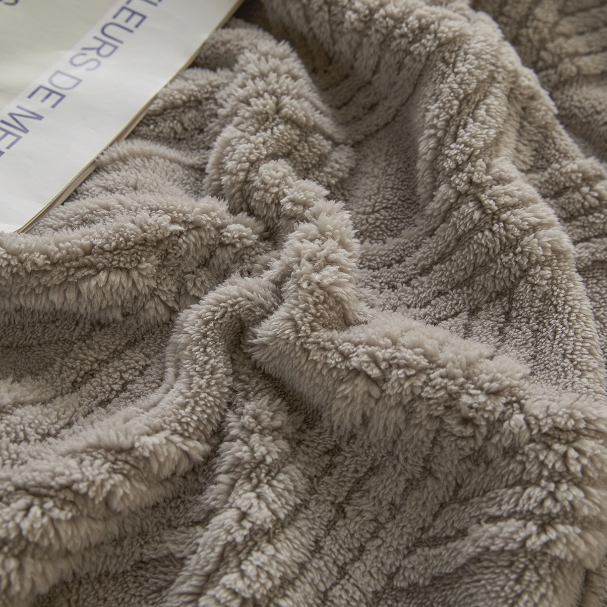 91家纺网 家纺一手货源 找家纺 欧邦 2025新款提花塔芙绒羊羔绒毛毯-素简系列 素简-浅灰