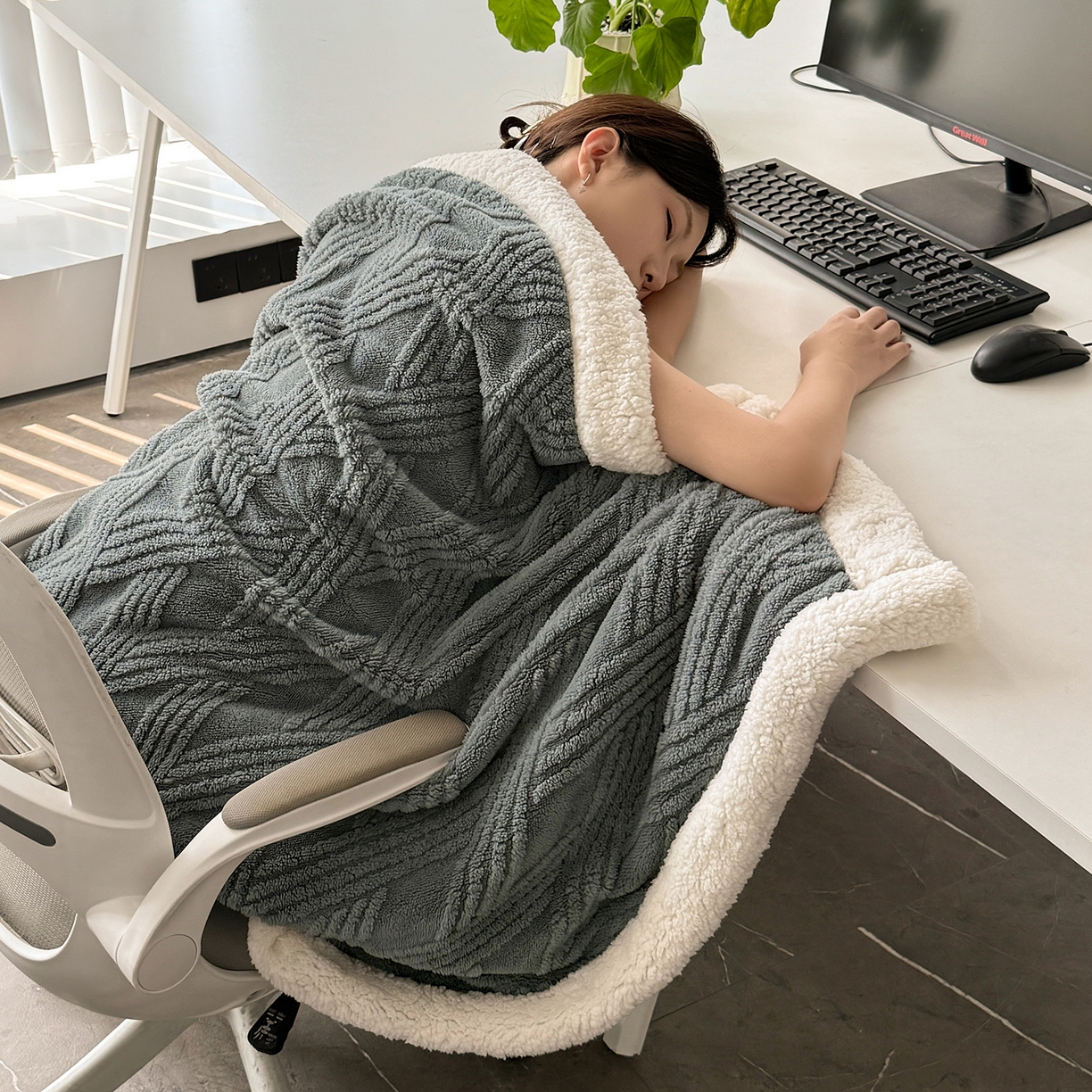 91家纺网 家纺一手货源 找家纺 欧邦 2025新款提花塔芙绒羊羔绒毛毯-素简系列 素简-深灰