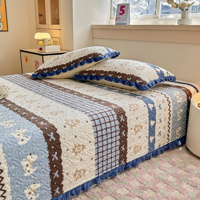 91家纺网 家纺一手货源 找家纺 （总）岚吉家纺 2025新款牛奶绒小花边床盖三件套