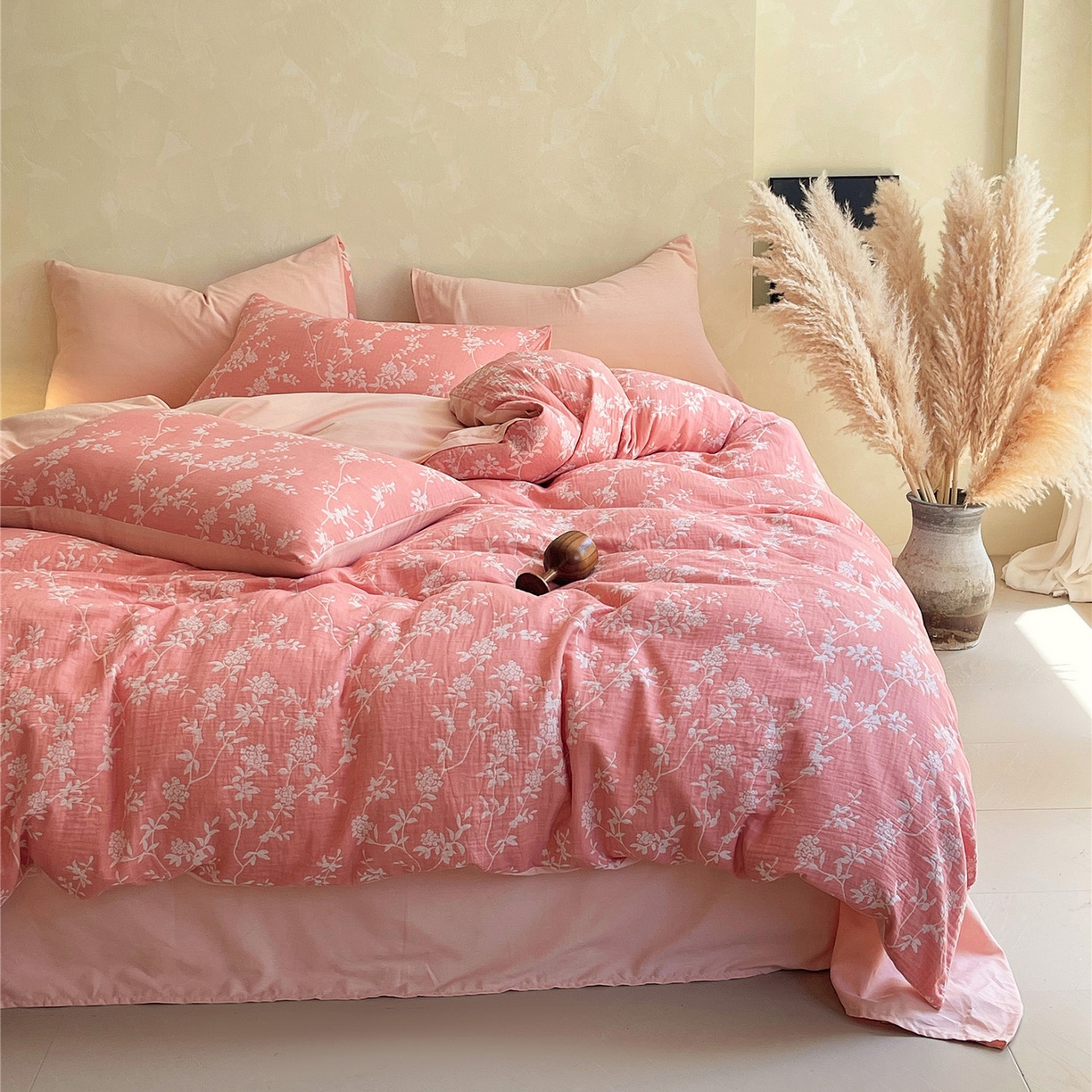 91家纺网 家纺一手货源 找家纺 佰亿莱 2026新款棉麻双层纱四件套第二批 南枝-粉