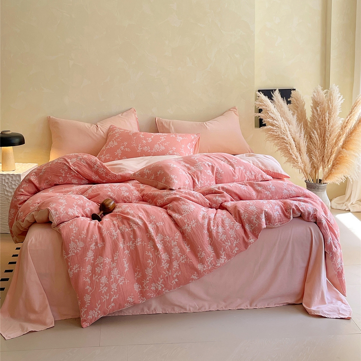 91家纺网 家纺一手货源 找家纺 佰亿莱 2026新款棉麻双层纱四件套第二批 南枝-粉