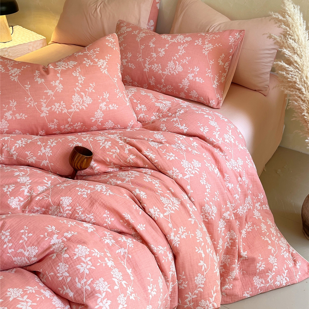 91家纺网 家纺一手货源 找家纺 佰亿莱 2026新款棉麻双层纱四件套第二批 南枝-粉