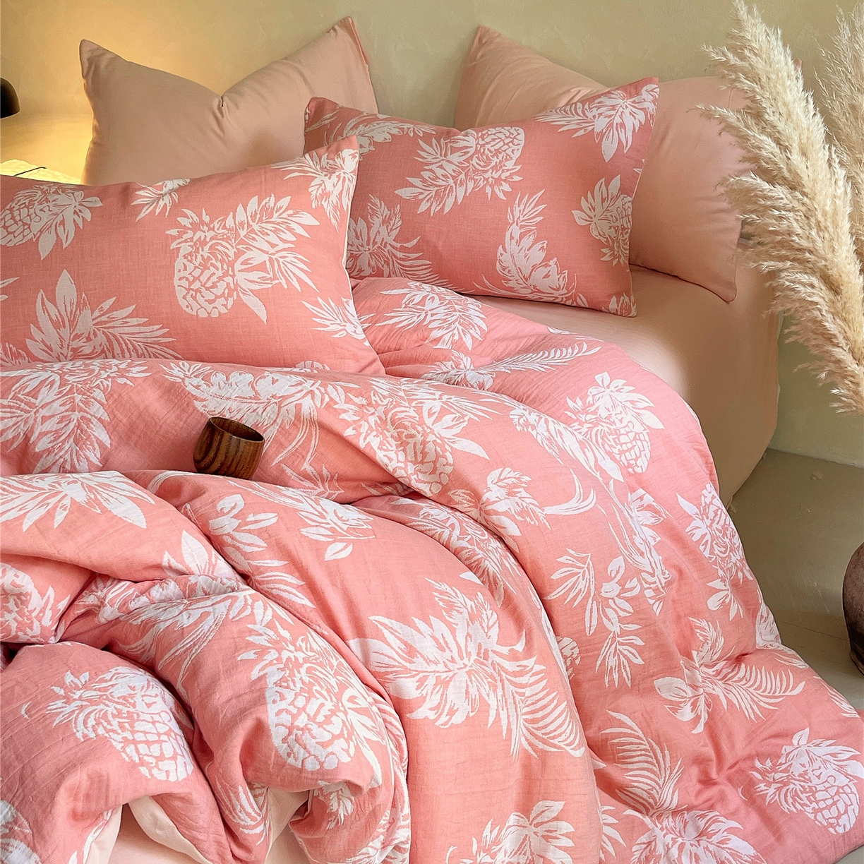 91家纺网 家纺一手货源 找家纺 佰亿莱 2026新款棉麻双层纱四件套第二批 夏日森林-粉