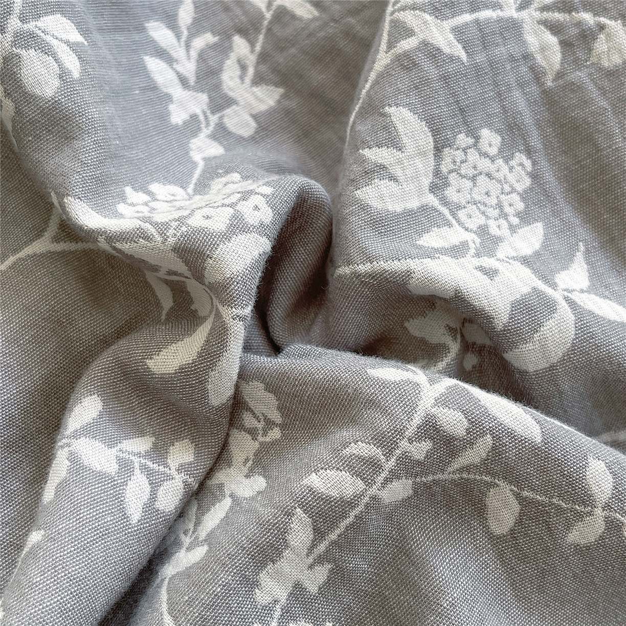 91家纺网 家纺一手货源 找家纺 佰亿莱 2026新款棉麻双层纱四件套第二批 南枝-云灰